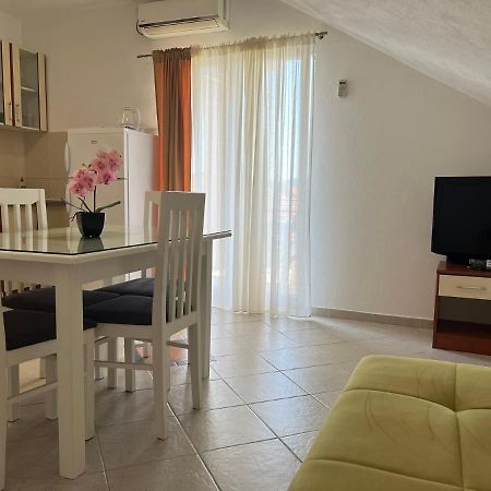 Apartmani Bekonja ティヴァト エクステリア 写真