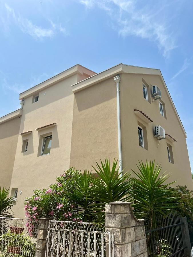 Apartmani Bekonja ティヴァト エクステリア 写真