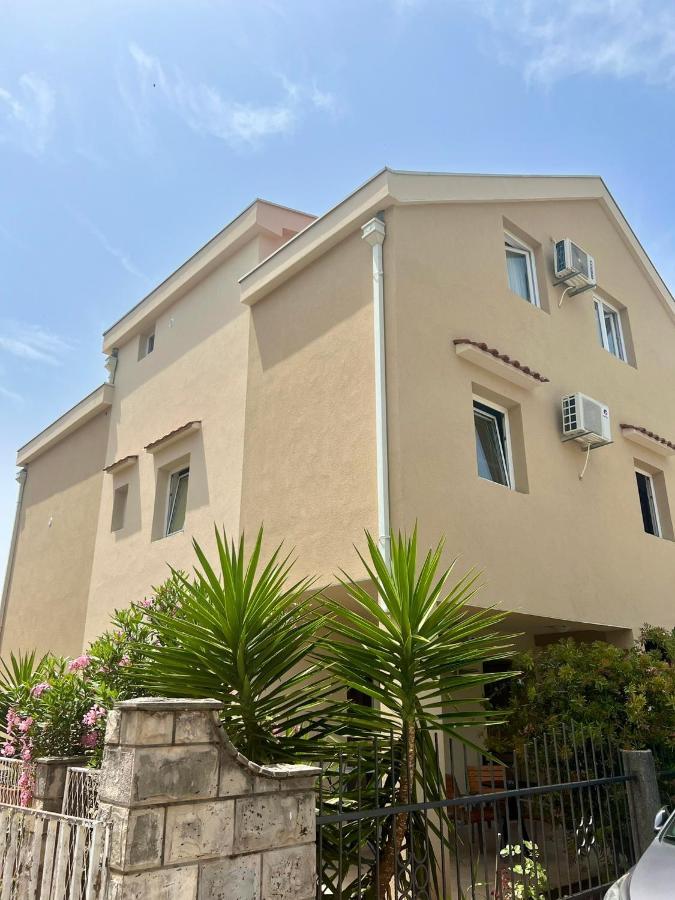 Apartmani Bekonja ティヴァト エクステリア 写真