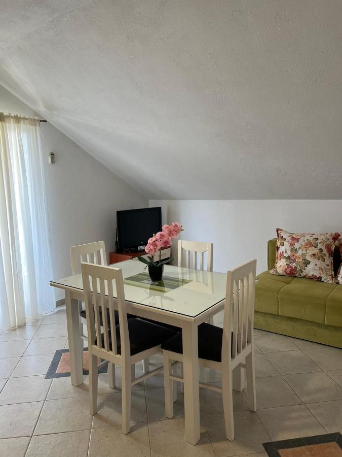 Apartmani Bekonja ティヴァト エクステリア 写真