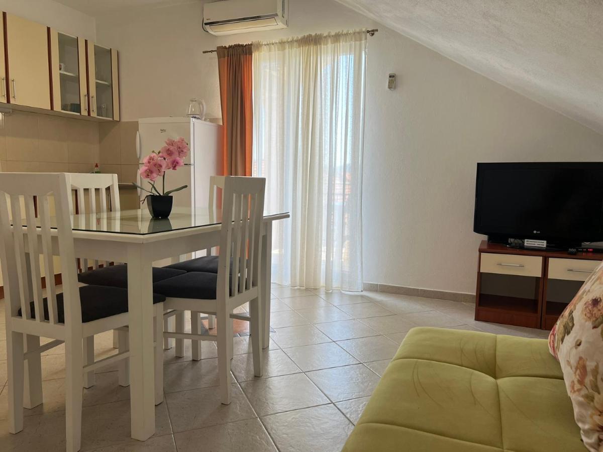 Apartmani Bekonja ティヴァト エクステリア 写真