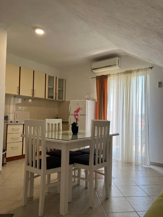 Apartmani Bekonja ティヴァト エクステリア 写真
