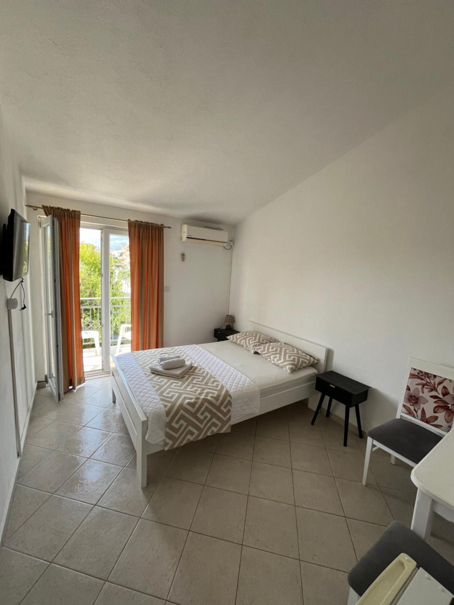 Apartmani Bekonja ティヴァト エクステリア 写真