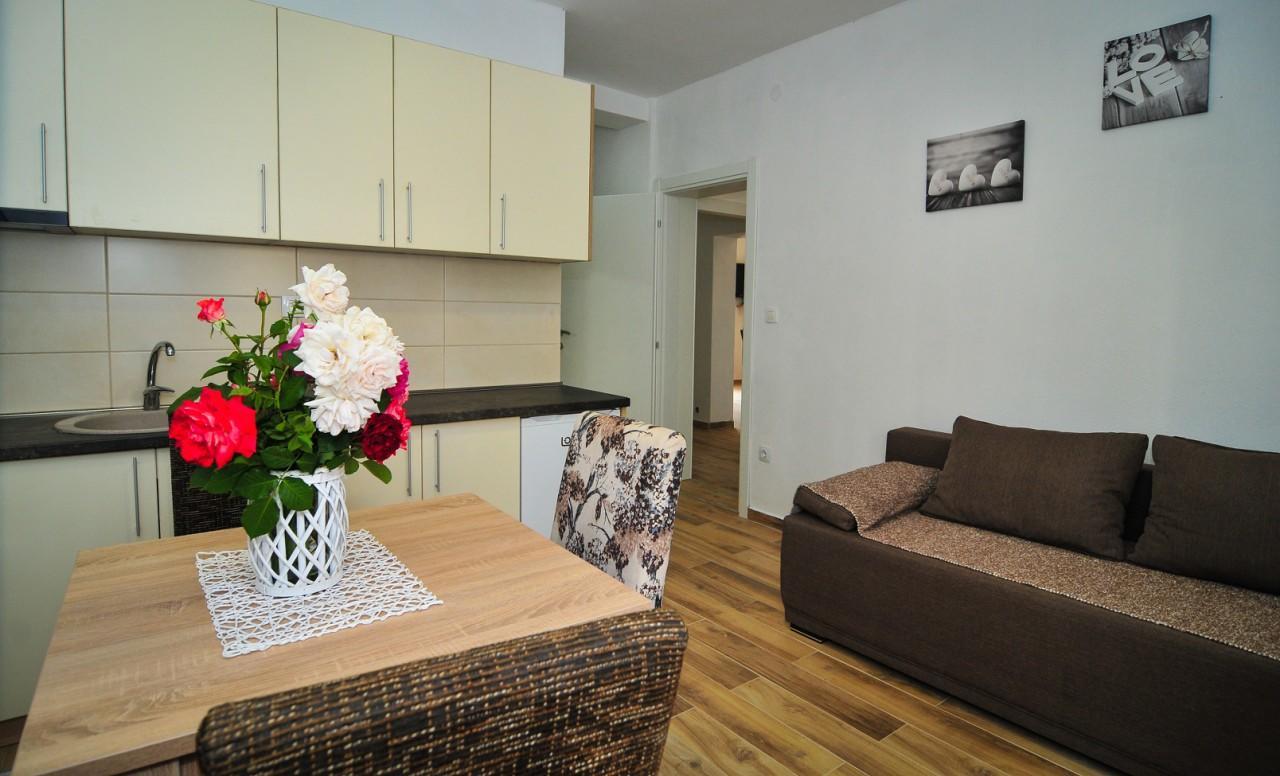 Apartmani Bekonja ティヴァト エクステリア 写真