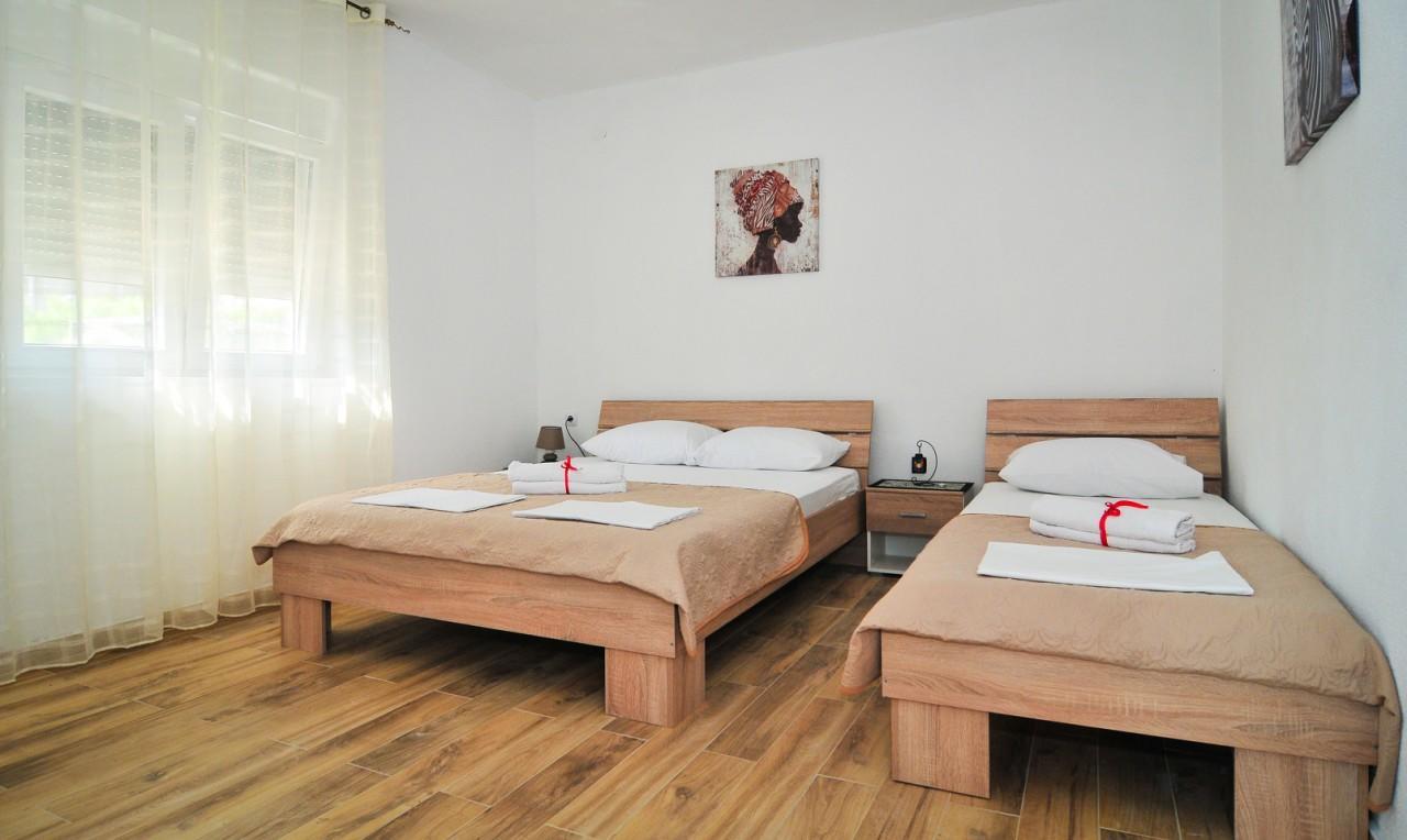 Apartmani Bekonja ティヴァト エクステリア 写真