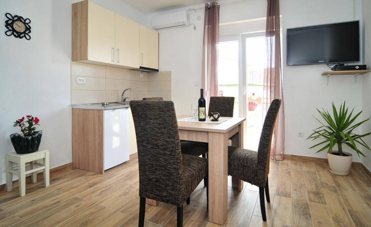 Apartmani Bekonja ティヴァト エクステリア 写真