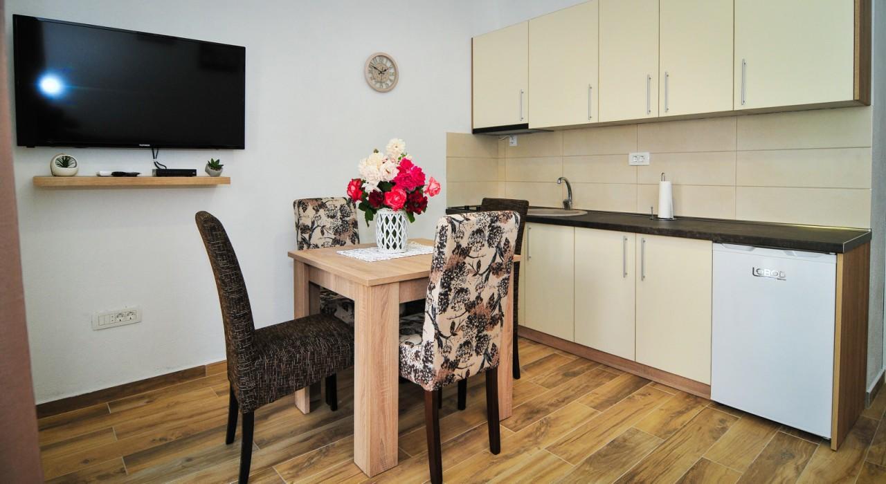 Apartmani Bekonja ティヴァト エクステリア 写真