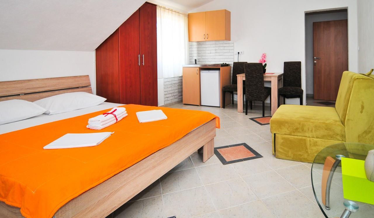Apartmani Bekonja ティヴァト エクステリア 写真