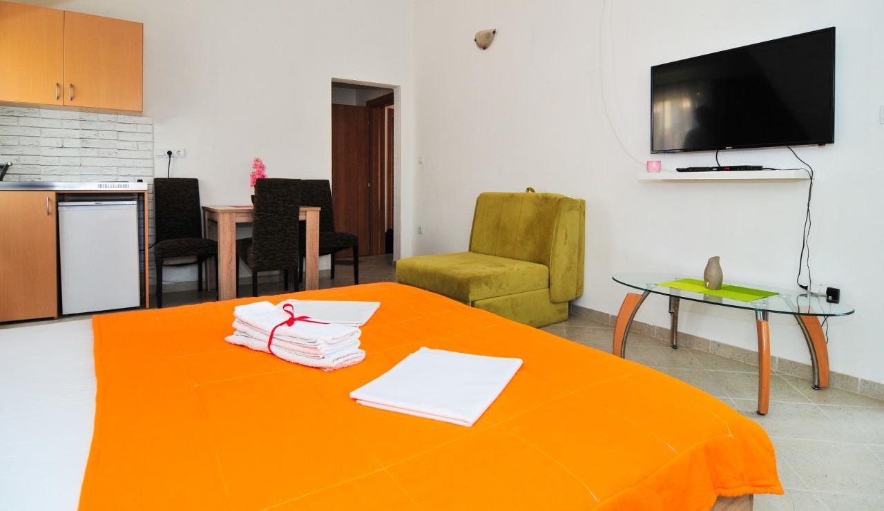 Apartmani Bekonja ティヴァト エクステリア 写真